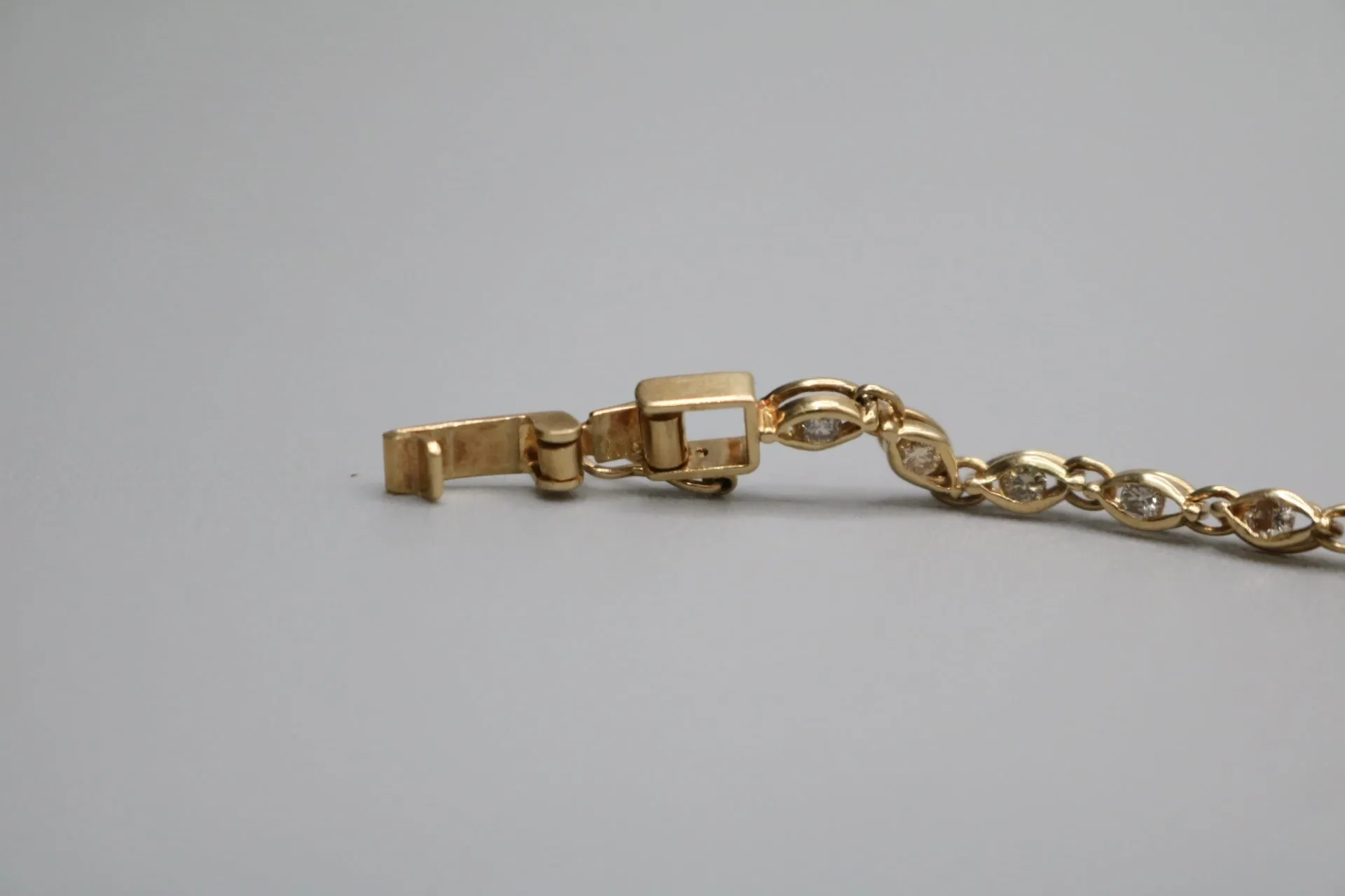 18K Yellow Gold Diamond Tennis Bracelet .90CTW (Length 7")