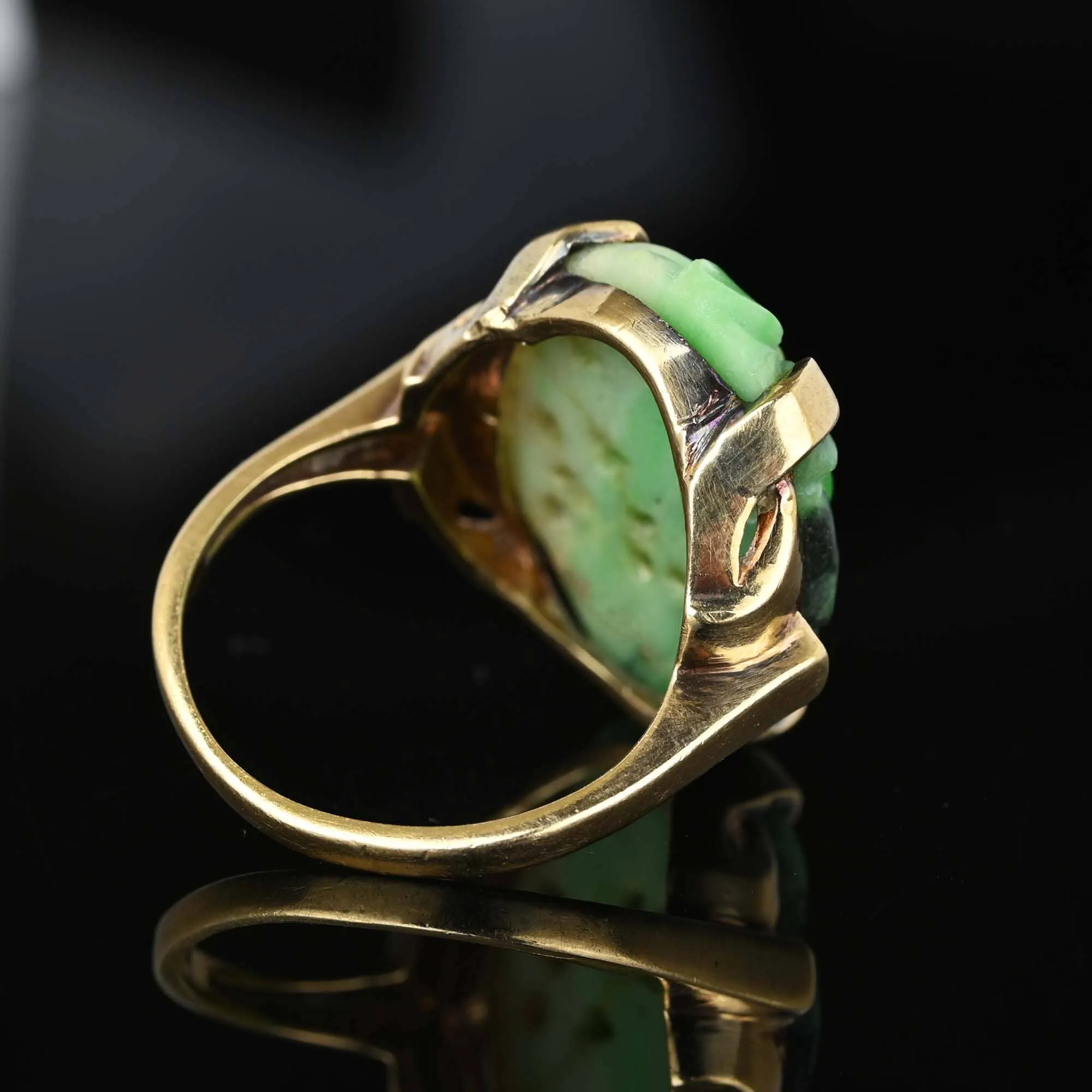 1930s Carved Floral Pierced Jade Ring in Gold