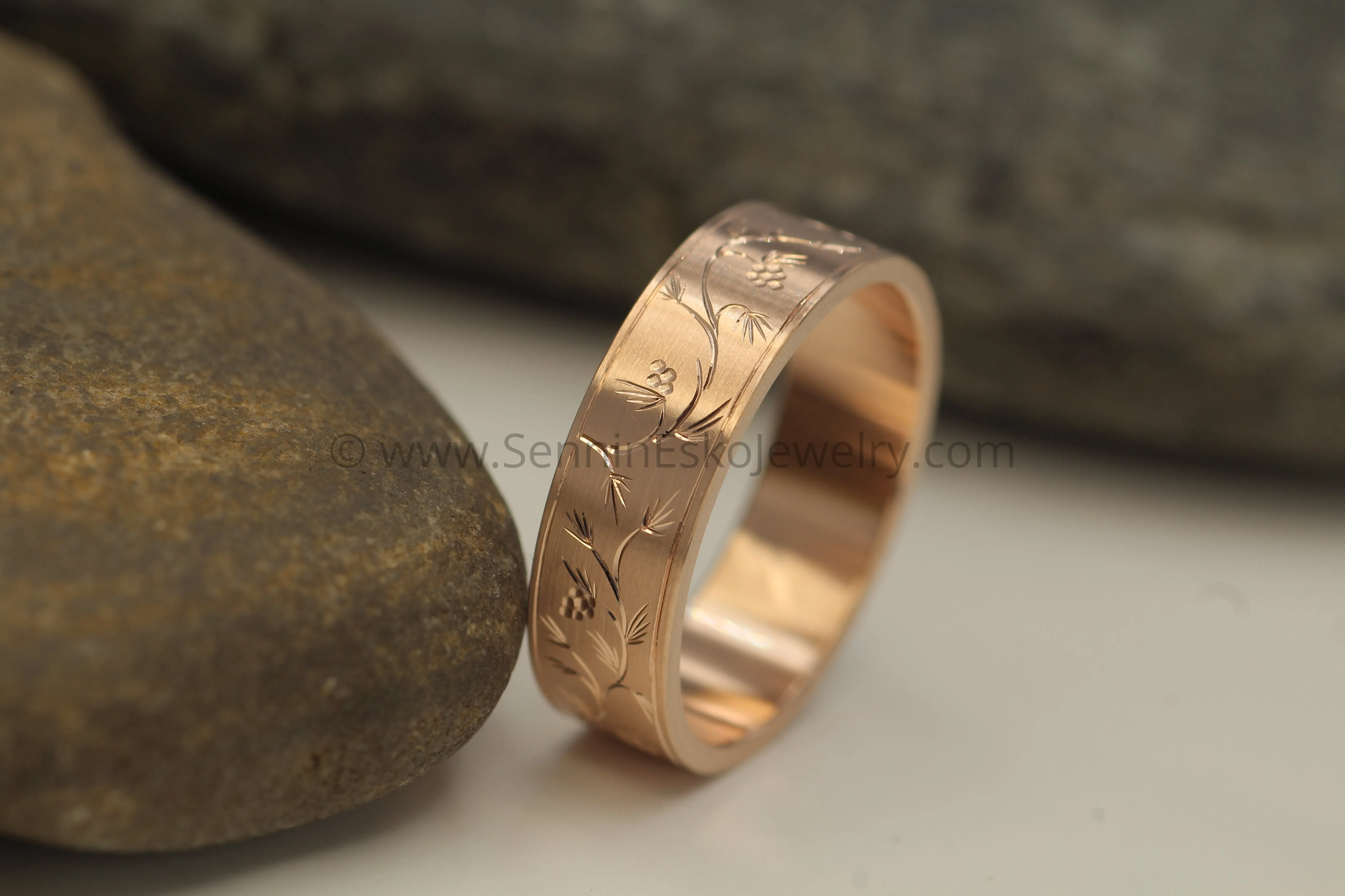 6x1.2mm Pine Sprigs & Pine Cones Variation 1 - Gold Bright Cut Engraved Band