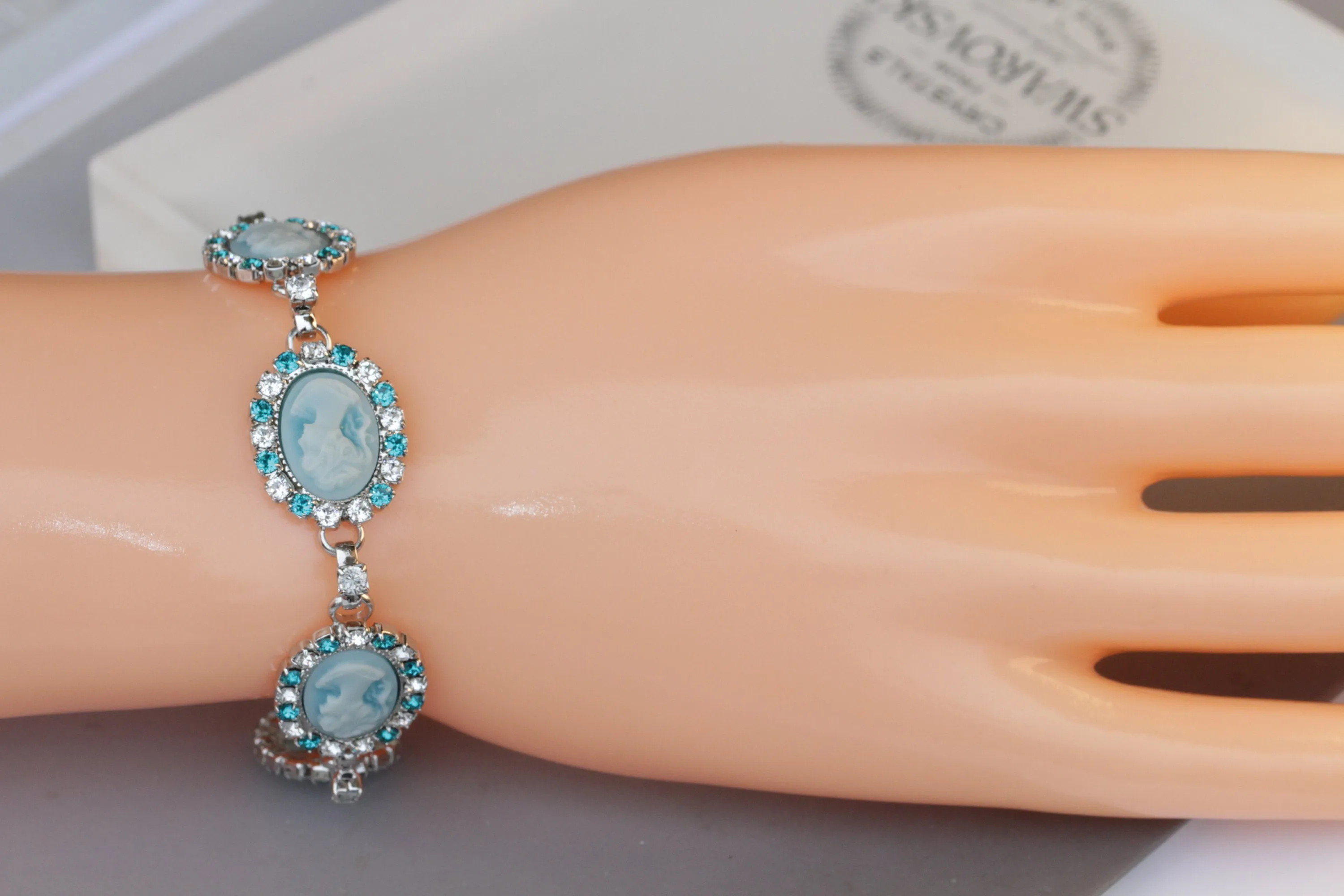 BLUE CAMEO RING