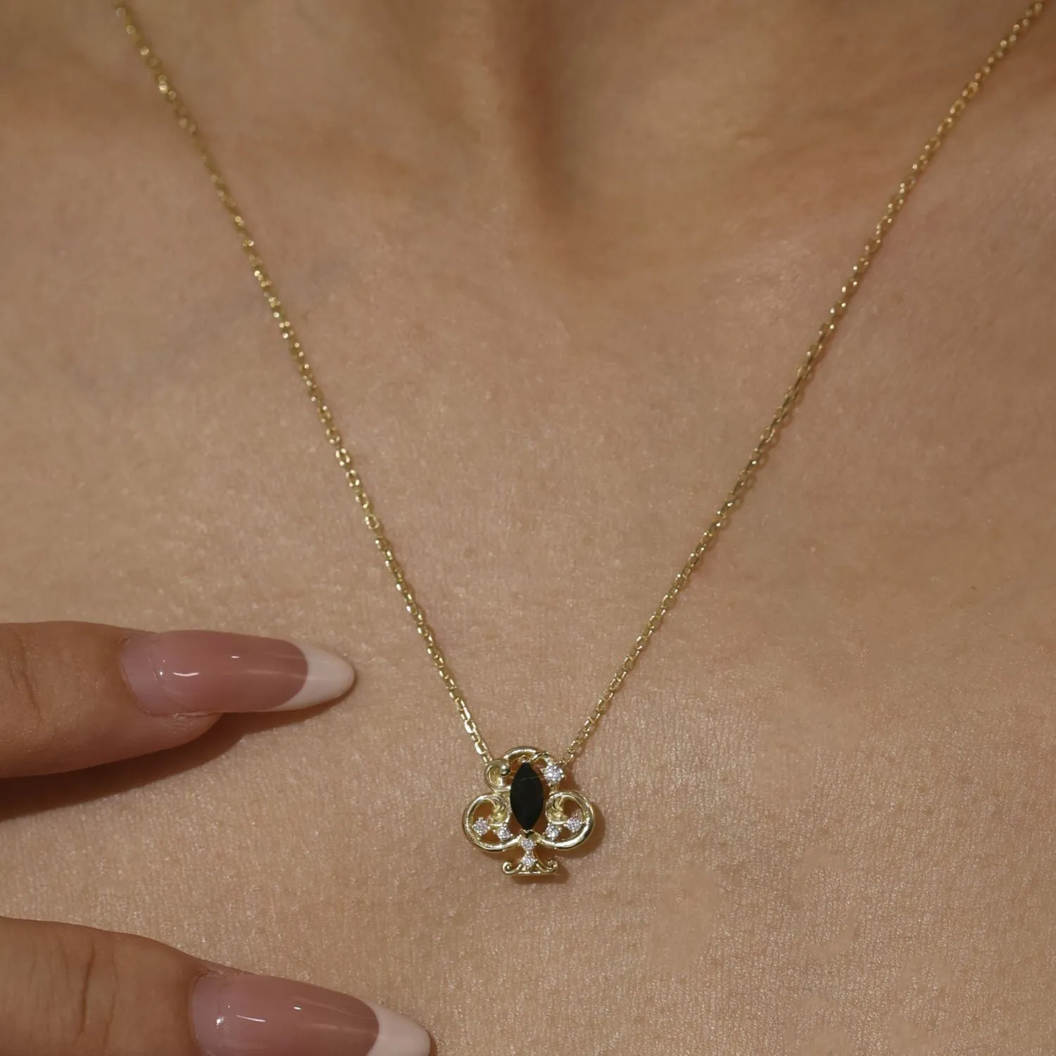 Clover Club Black Onyx Necklace (Yellow Gold)