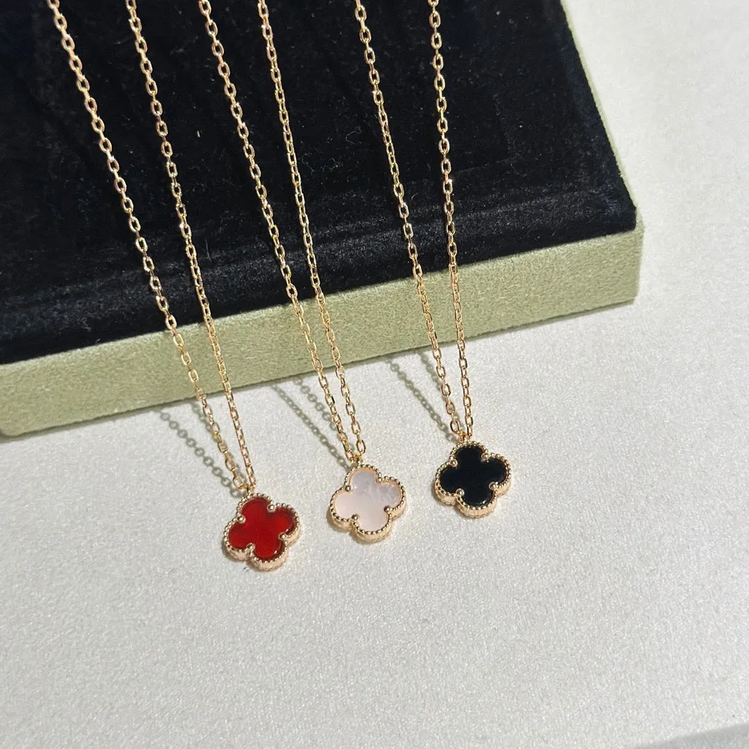 CLOVER MINI PINK GOLD NECKLACE