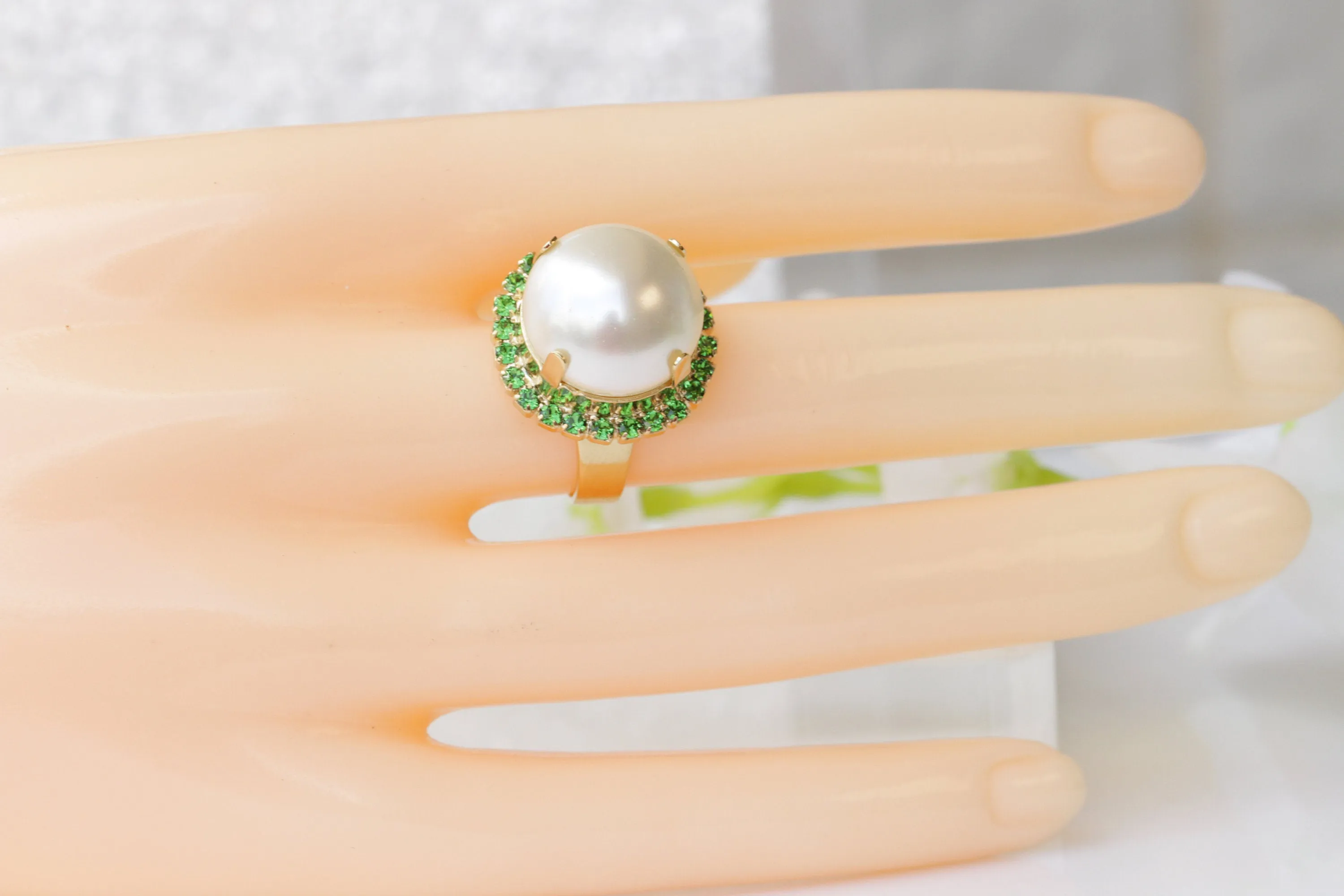 EMERALD AND PEARL Ring