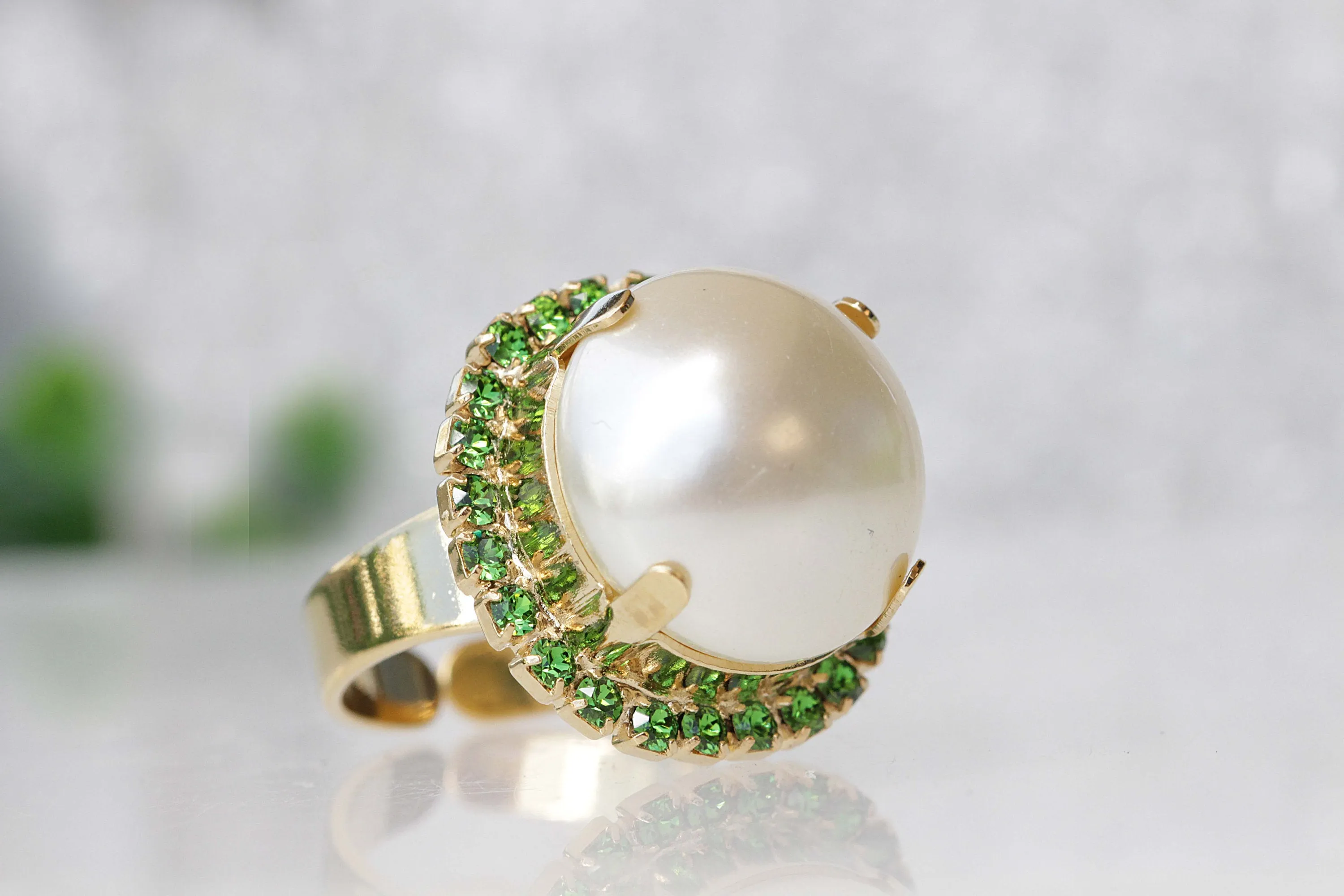 EMERALD AND PEARL Ring