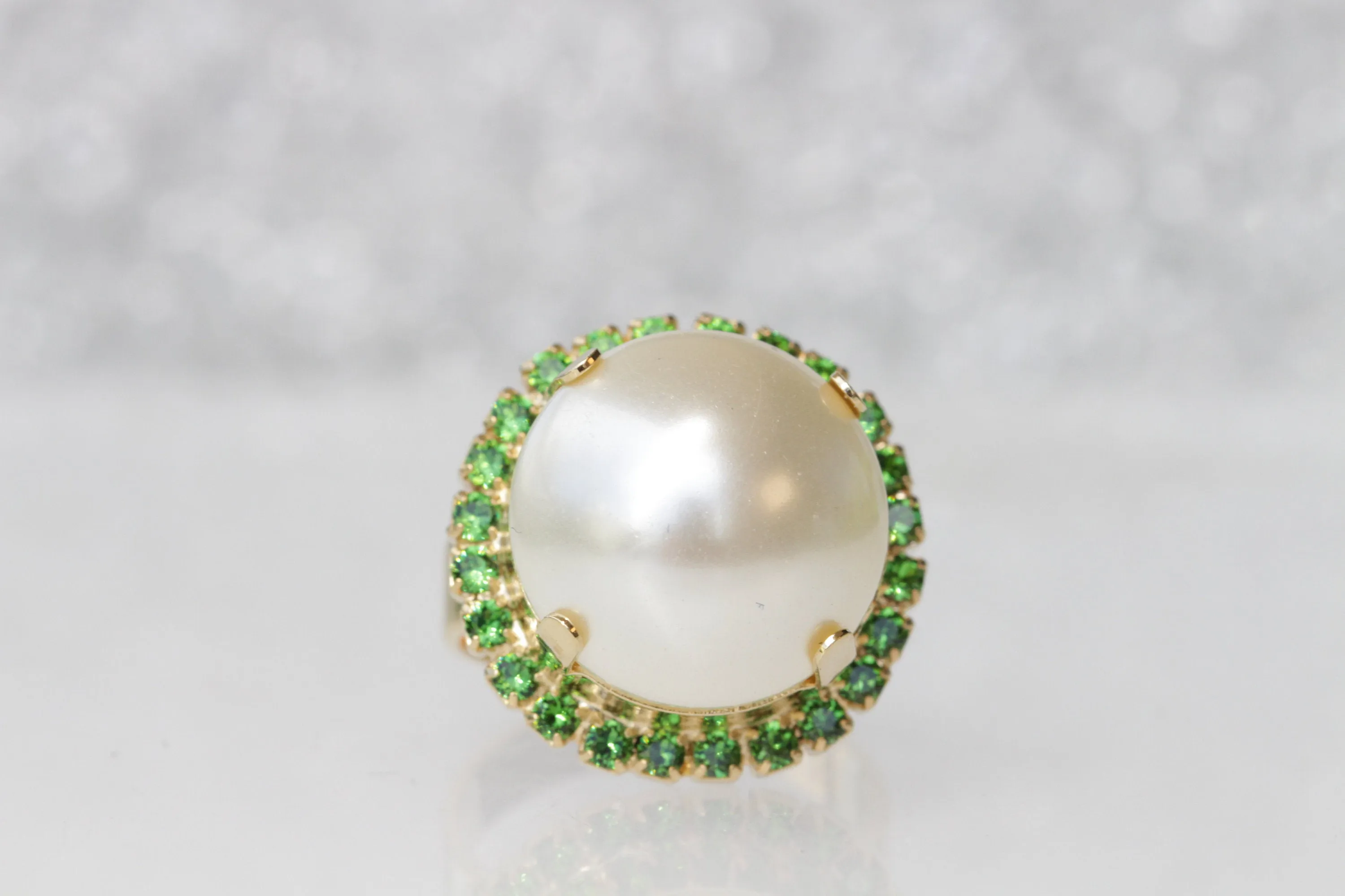 EMERALD AND PEARL Ring