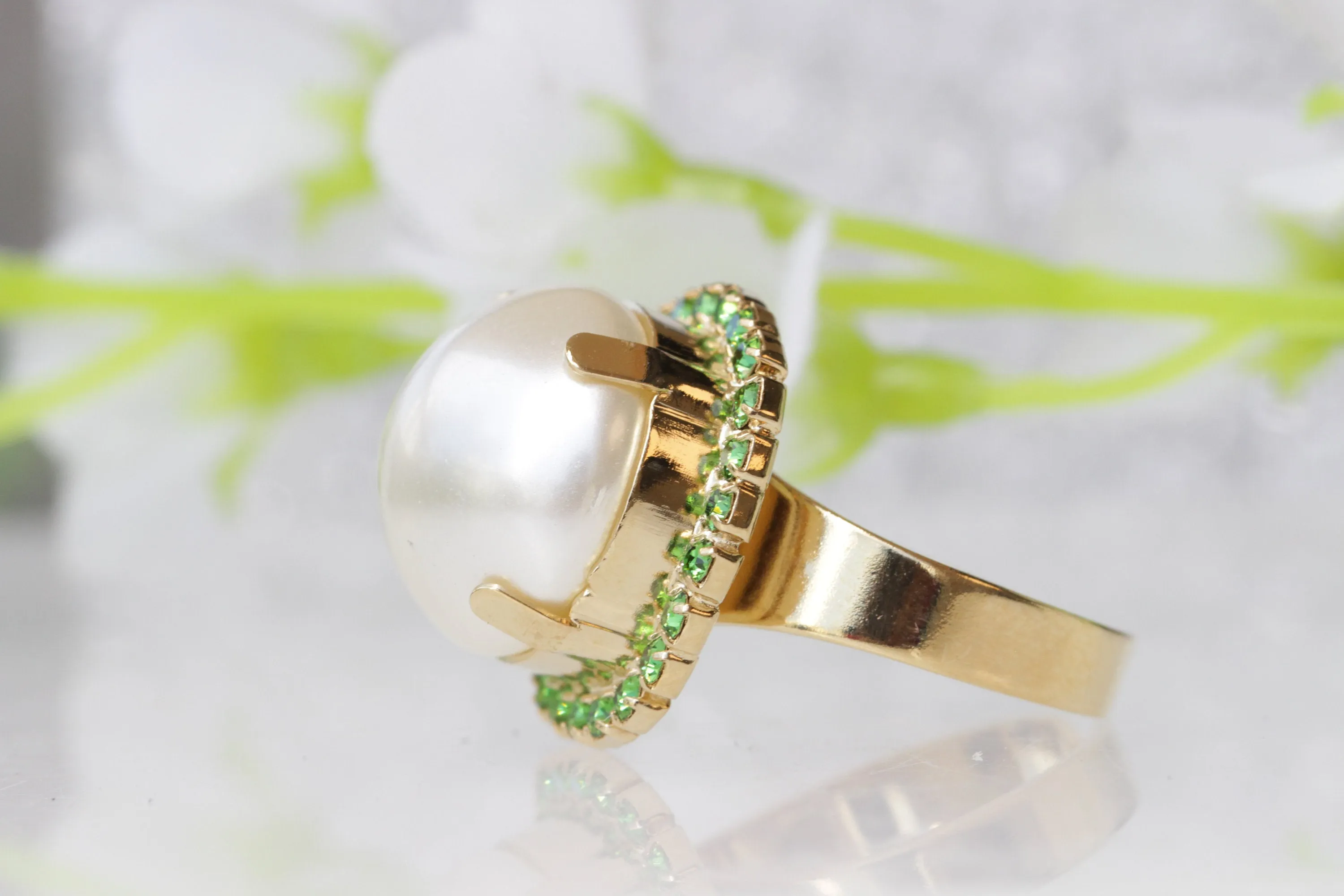 EMERALD AND PEARL Ring