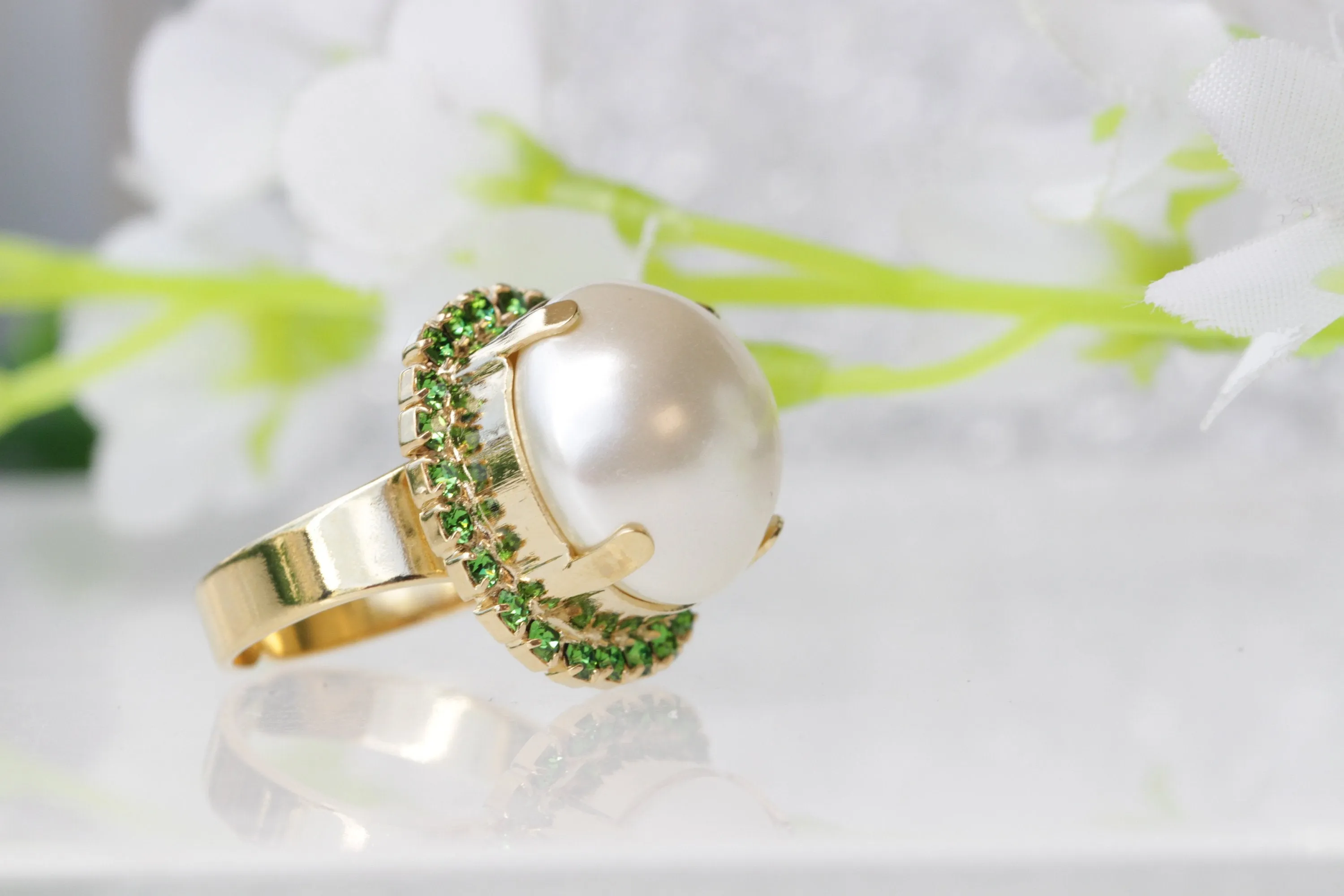 EMERALD AND PEARL Ring