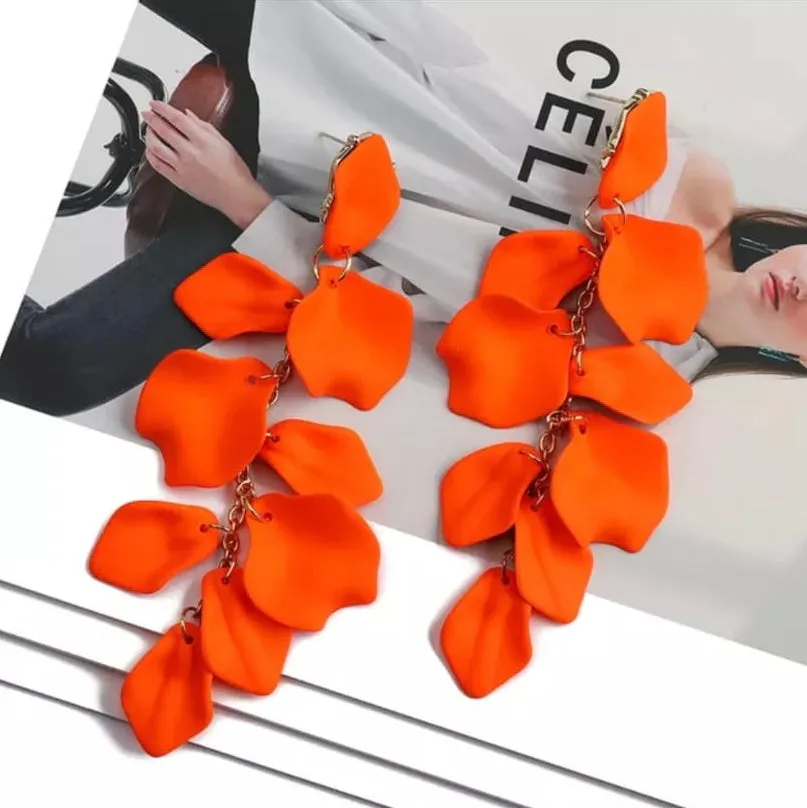 PETALS IN MOTION EARRINGS (ORANGE)