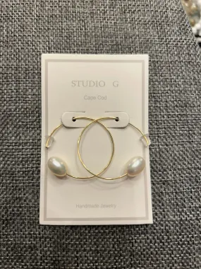 Single Pearl C Hoop Earring