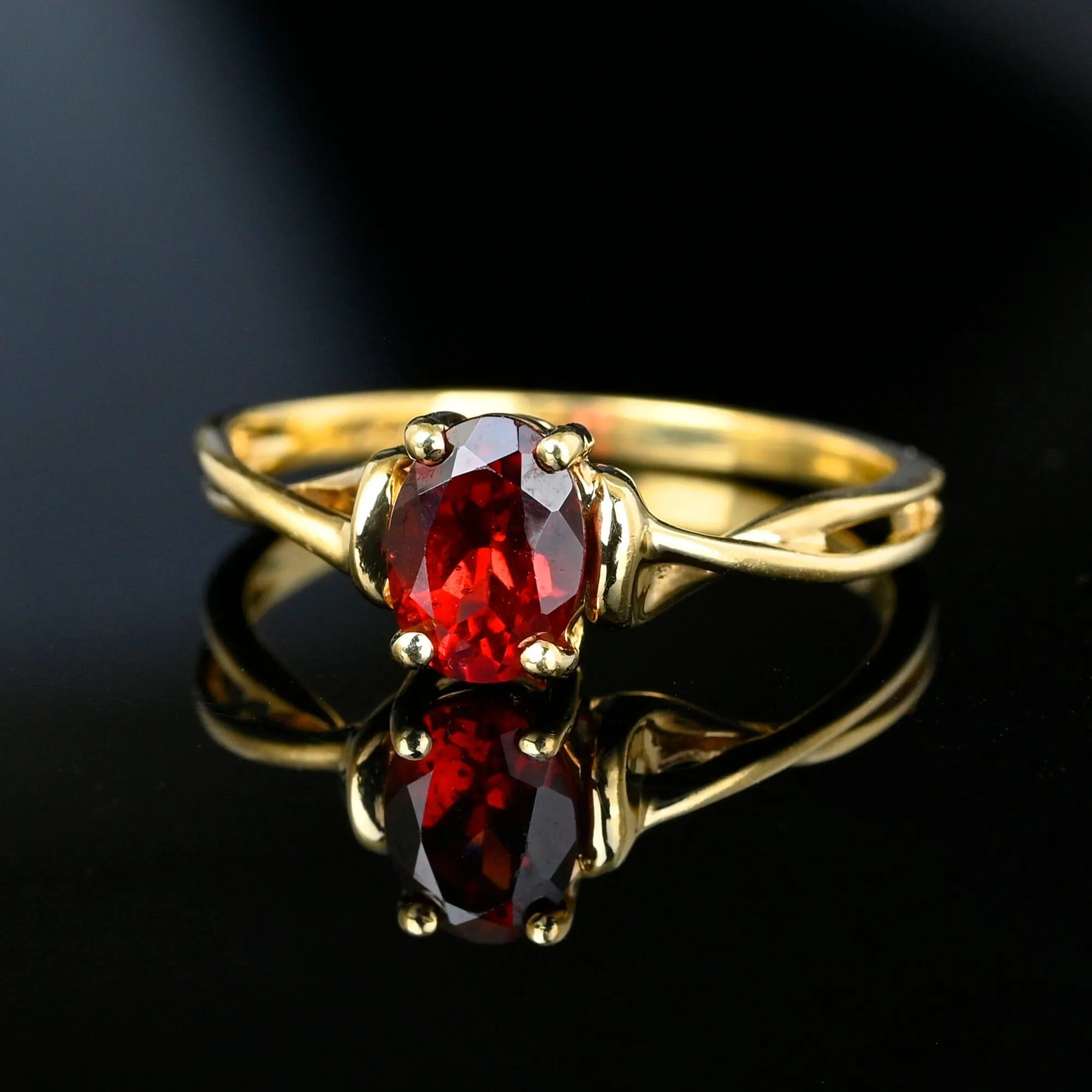 Vintage 10K Gold Garnet Solitaire Ring