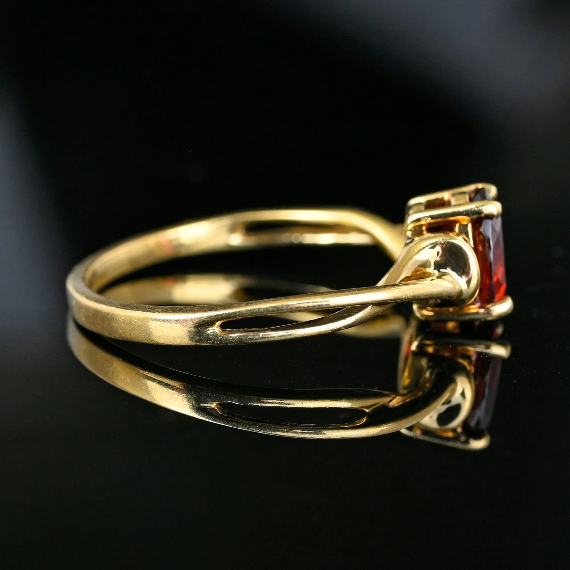 Vintage 10K Gold Garnet Solitaire Ring