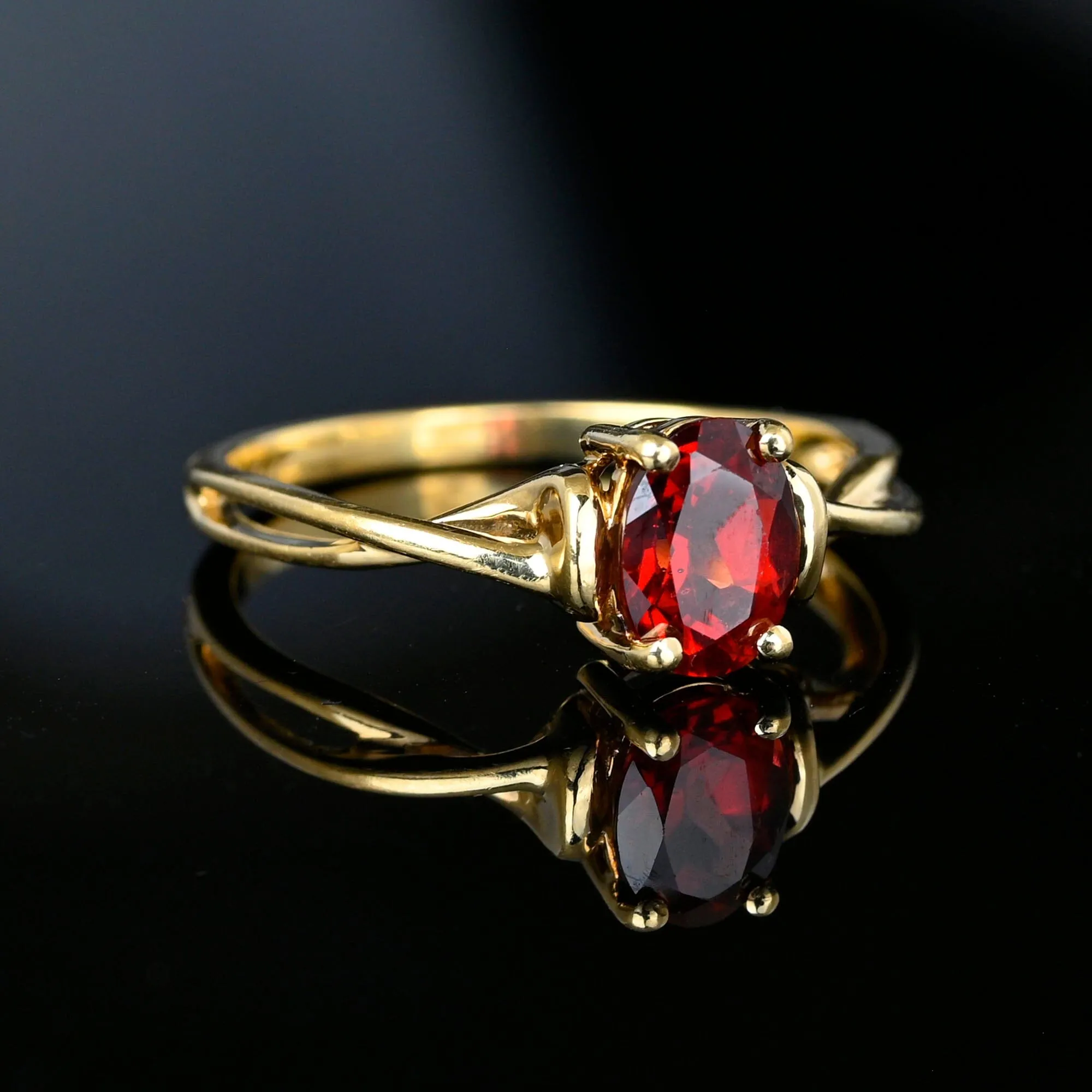 Vintage 10K Gold Garnet Solitaire Ring