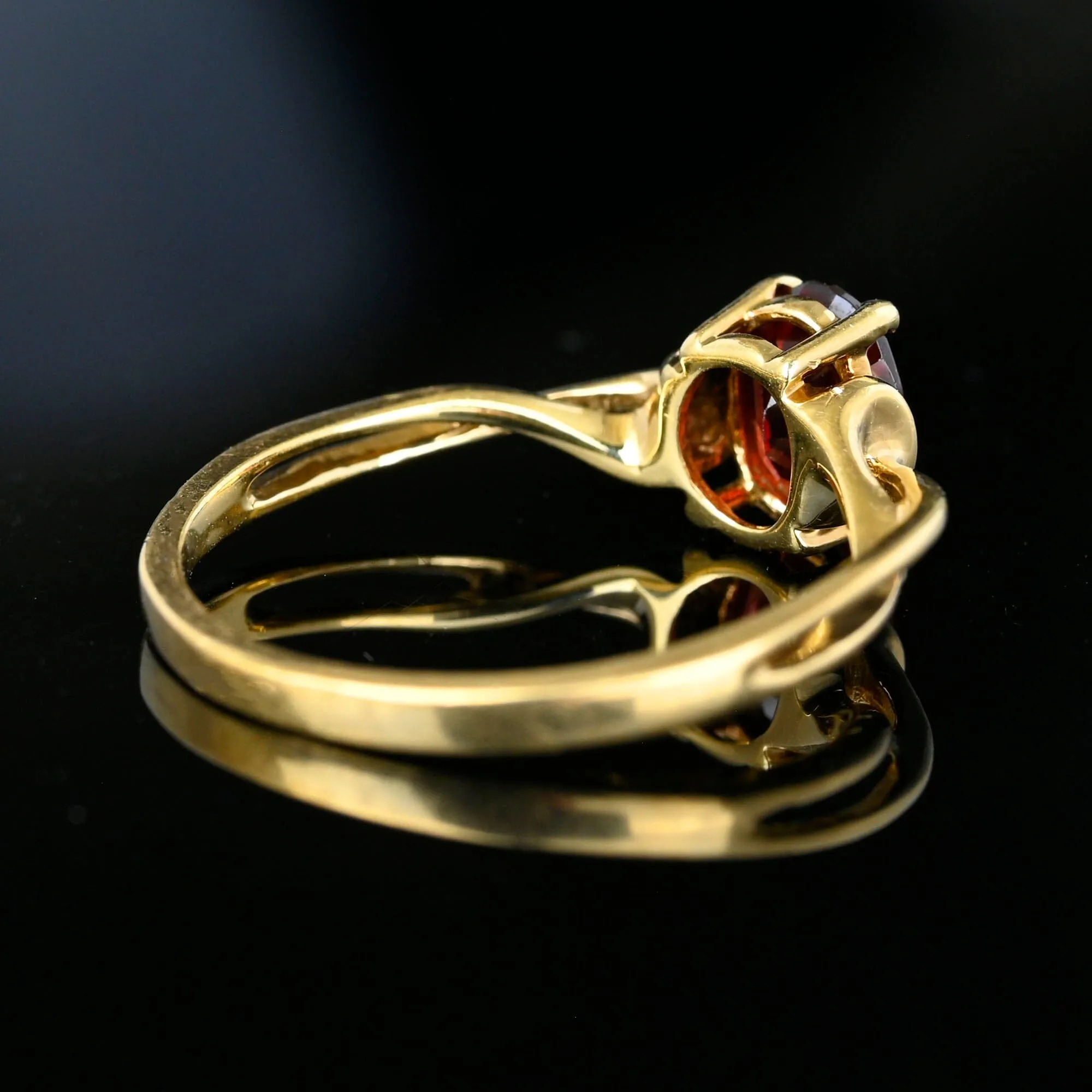 Vintage 10K Gold Garnet Solitaire Ring