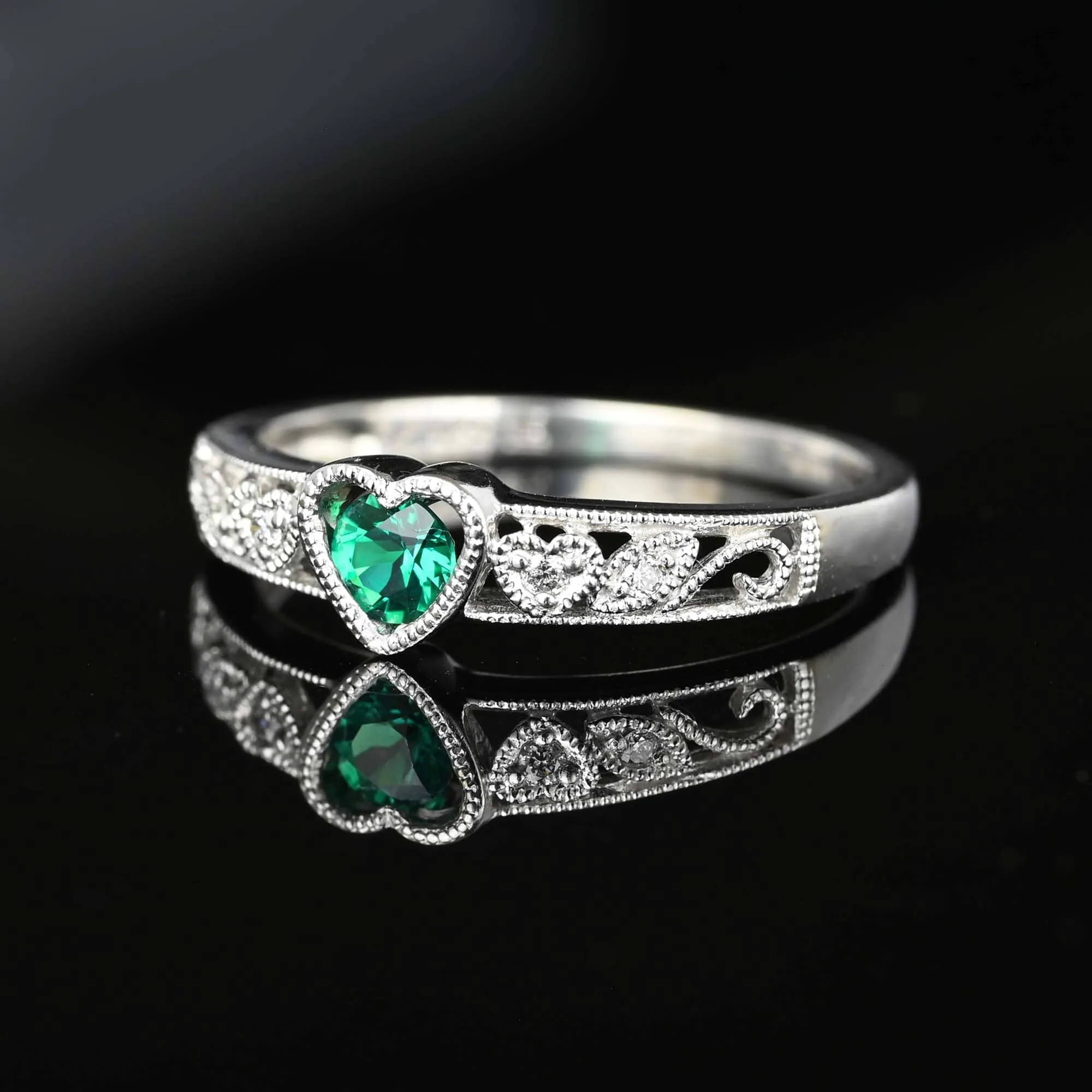 Vintage White Gold Diamond Emerald Heart Ring Band