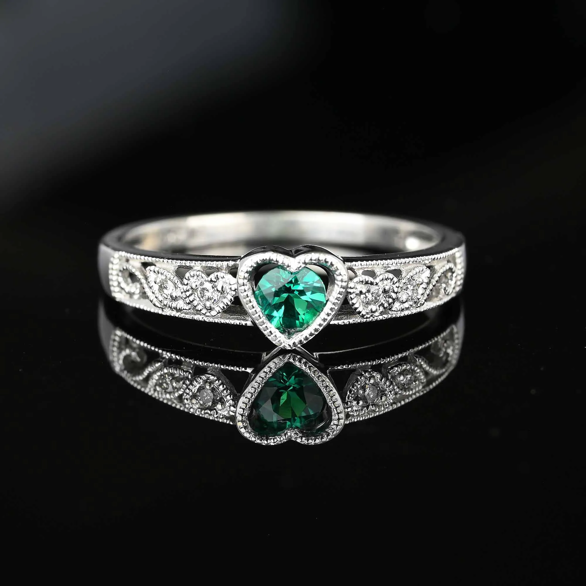 Vintage White Gold Diamond Emerald Heart Ring Band