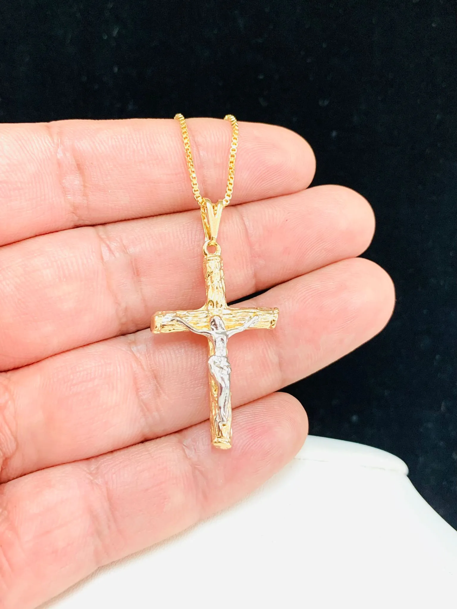 Womens Cross Necklace with Box Link Chain / Everyday Necklace for Womens Ladies Mens / Dainty Cross Pendant / Cadena de Cruz Oro