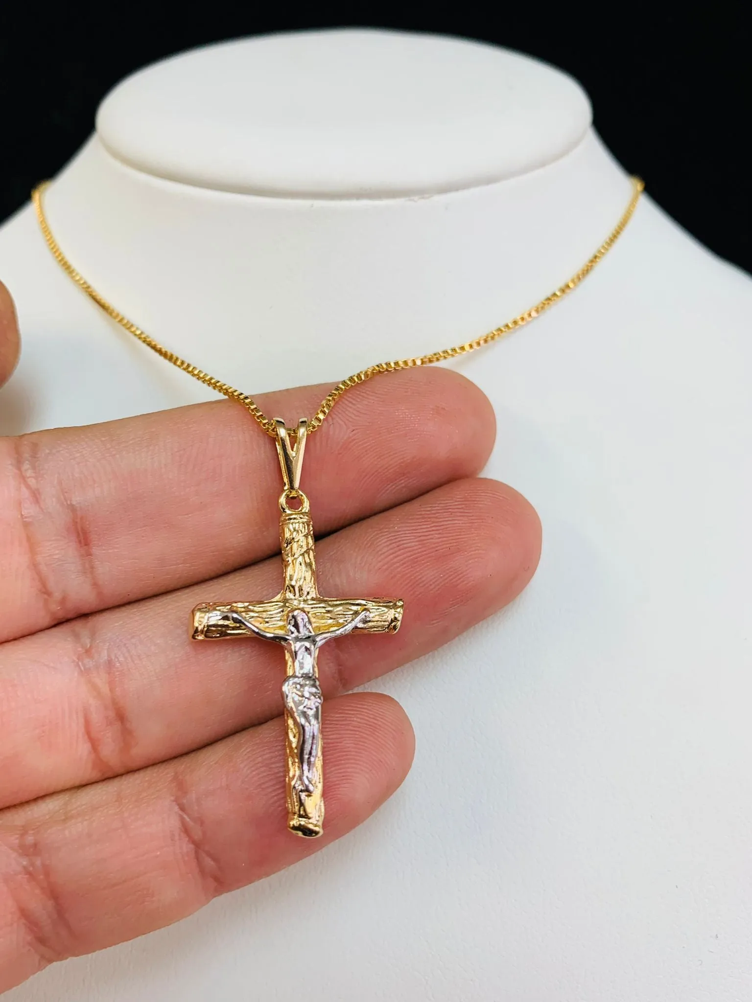 Womens Cross Necklace with Box Link Chain / Everyday Necklace for Womens Ladies Mens / Dainty Cross Pendant / Cadena de Cruz Oro