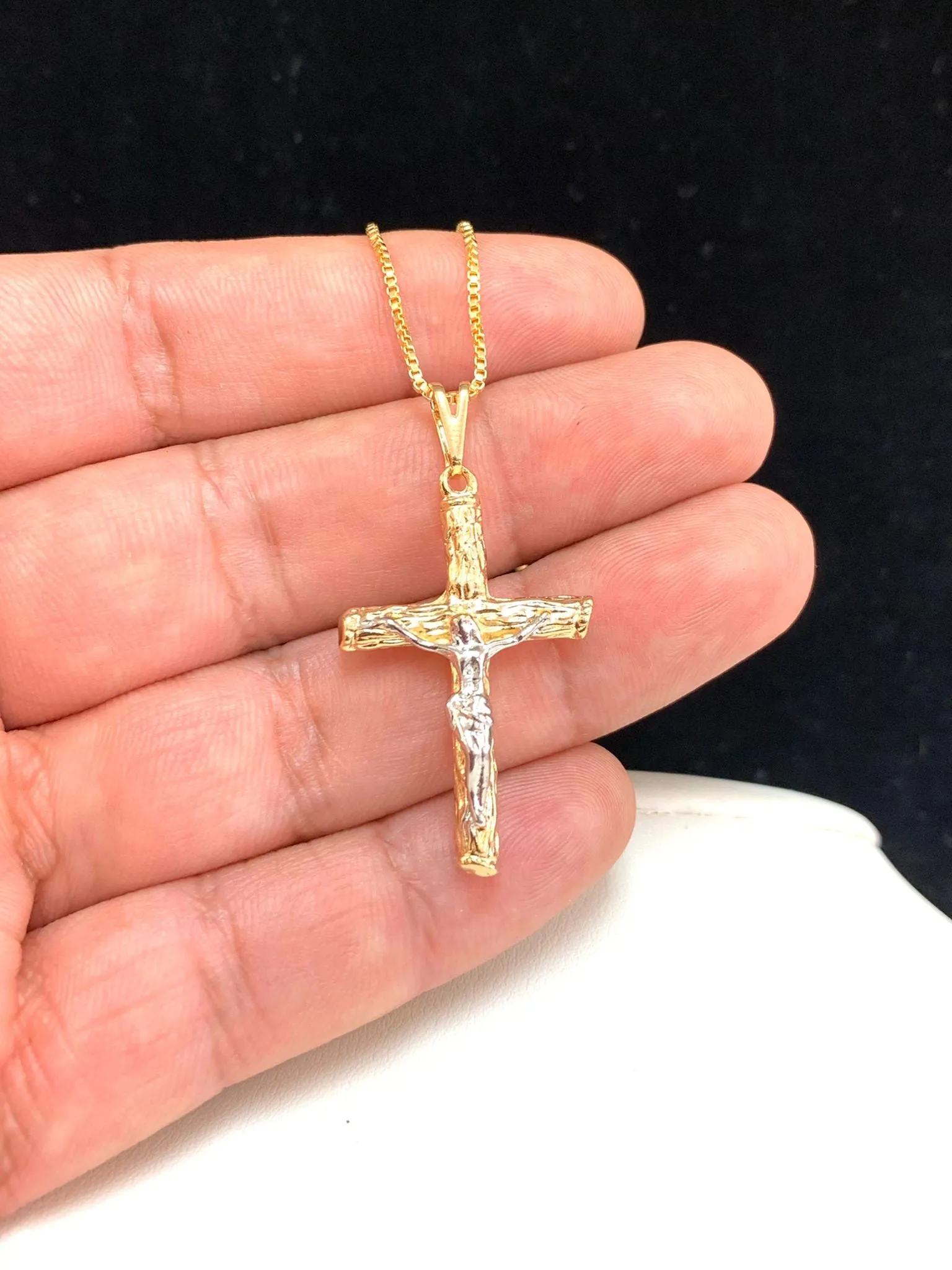 Womens Cross Necklace with Box Link Chain / Everyday Necklace for Womens Ladies Mens / Dainty Cross Pendant / Cadena de Cruz Oro